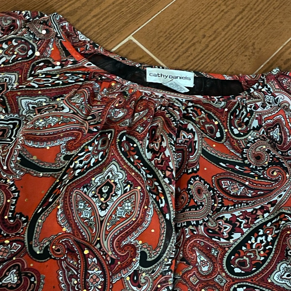 Cathy Daniels Gold bling Red Paisley blouse Scoop Neck quarter Sleeve Size Large - Picture 6 of 16